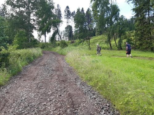 Při kontrole příjezdové cesty před PD Martin OK1TKN a Vláďa OK1FUJ