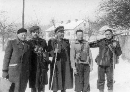 Napravo Ruda Weber OK1VHD