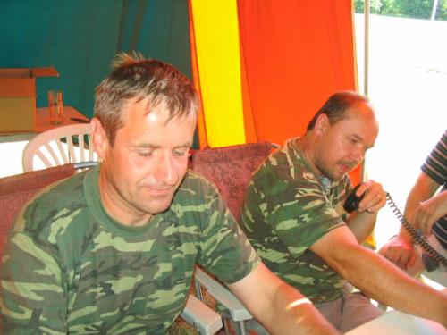 U mikrofonu Roman Pokorný OK1NPF, zapisoval Petr Knap OK1AKI