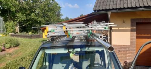 Auto naloženo až po střechu