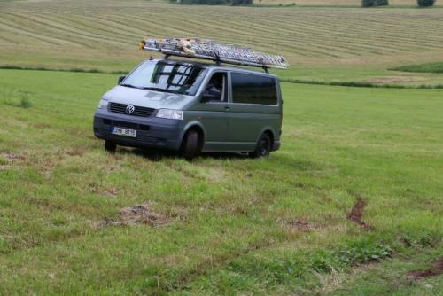  Obtížné zdolávání stoupání na mokrém povrchu 