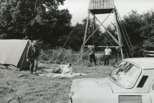 Při odpočinku před závodem Vašek Antoš OK1ARP, Honza Huryta OK1MNV, Ruda Weber OK1VHD a Jirka Podlipný OK1MZO