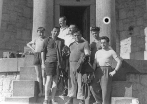 Část kolektivu - v popředí Ruda Weber OK1VHD a Standa Šmidrkal OK1AAH