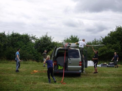 Začínáme budovat. Kuba, Martin OK TKN, Mikuláš, Petr OKAKI, Marek a Roman OK1NPF