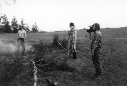 U ohně Honza Cuc OK1JJC, Honza Huryta OK1MNV a s kamerou Béda Sigmund OK1FXX