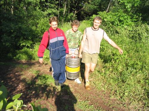 Některé zásoby bylo nutné donést ručně