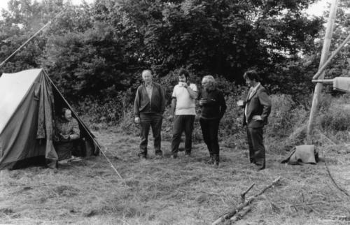 Při svačině Honza Huryta OK1MNV, Vašek Antoš OK1ARP, Honza Cuc OK1JJC, Ruda Weber OK1VHD a André Matula