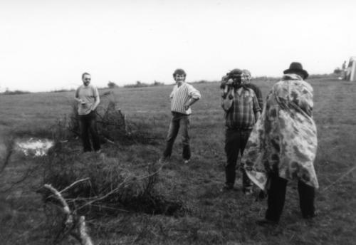 Jindra OK1XOB, Martin Kobrle a Béda Sigmund OK1FXX natáčel zachumlaného Honzu Hurytu OK1MNV