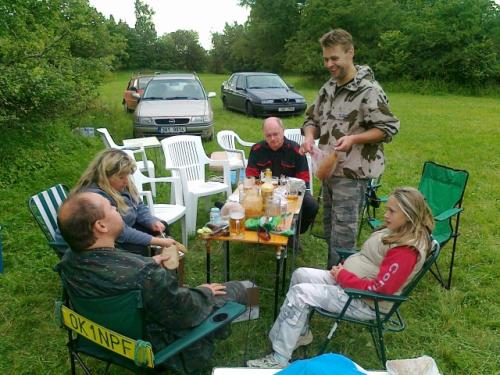 Před závodem - Roman Pokorný OK1NPF, Věra Kobrlová, Vláďa Ferles, Marek Jirásko a Martina Kobrlová