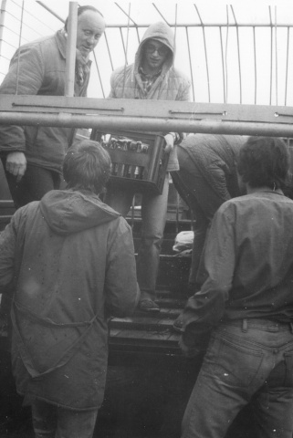 Překládání výbavy pod kopcem dělali Petr Knap OL5BJD, Vašek Antoš OK1ARP, Vláďa Ferles OL5BCR a Petr Romaniuk