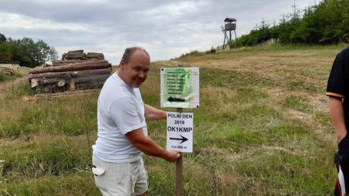 Roman Pokorný OK1NPF upevnil ukazatel