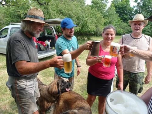 Na výsledek. Ota OK1XAV, Kuba, Štěpánka a Petr OK1AKI