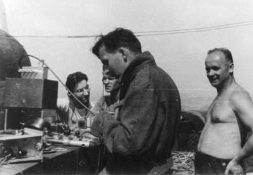 Ruda Weber OK1VHD při nastavování pracovních bodů