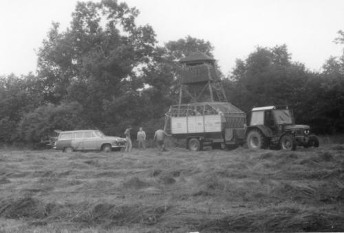 Zátiší s posedem - uprostřed Míla Jůza OK1DMJ