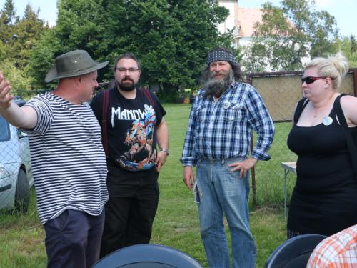 Při rozhovoru Vláďa OK1FUJ, Honza OK5MAD, Béda OK1FXX a Veronika OK1ZLO