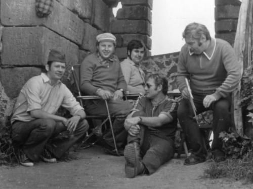 Před závodem. Standa Lelek OK1DHG, Honza Huryta OK1MNV, Honza Cuc OK1JJC, Míla Jůza OK1DMJ a Jirka Podlipný OK1MZO