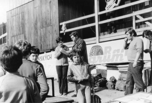 Vyhlašování výsledků. Eva OK1DLR a Josef OK1VKJ Krejčovi (Turnov), Jirka Podlipný OK1MZO a Jirka Slavík OK1MIS (Hořice)