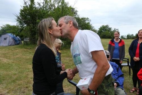 Petr OK1AKI přeje k životnímu jubileu Petře