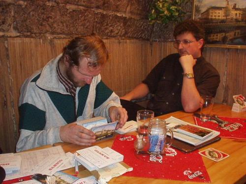 Začíná vypisování QSL lístků za navázaná spojení - Míra Polák OK1MYM, přihlíží Aleš Stirand ex OK1VDZ