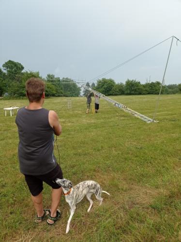 Zvedáme. Marek, Petr OK1AKI a Vláďa OK1FUJ