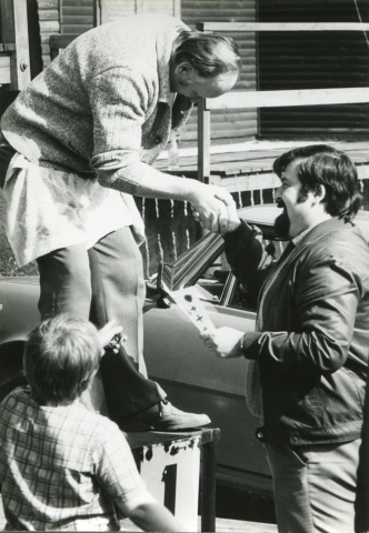 Poděkování hospodáři za zdárný průběh soutěže - Vašek Antoš OK1ARP a Honza Cuc OK1JJC