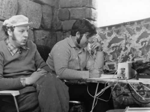 Honza Huryta OK1MNV kontroluje a vysílá Honza Cuc OK1JJC