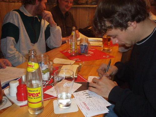 V pilné práci Petr Váradi OK1CDU, v pozadí Míra Polák OK1MYM a Aleš Stirand ex OK1VDZ