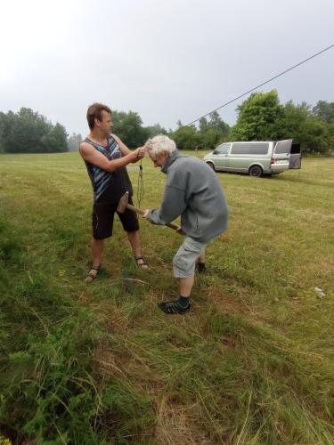 Pořádně ukotvit. Marek a Martin OK1TKN