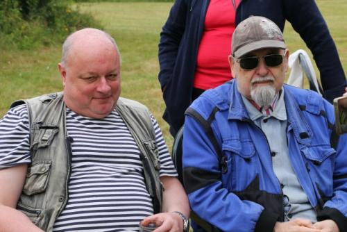 Odpolední pohoda. Vláďa OK1FUJ a Honza OK1JC