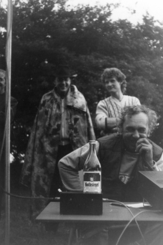 Honza Huryta OK1MNV, Martin Kobrle a Pepa Nosek OK1AXN s PA na druhém pracovišti