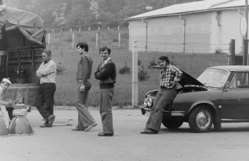 Příprava na spojovací službu při rallye