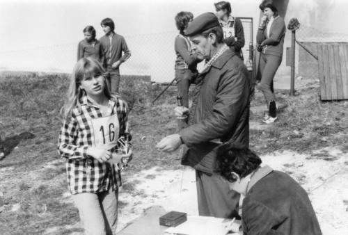 Neznámá závodnice, startér Jaroslav Štefan (Železnice)