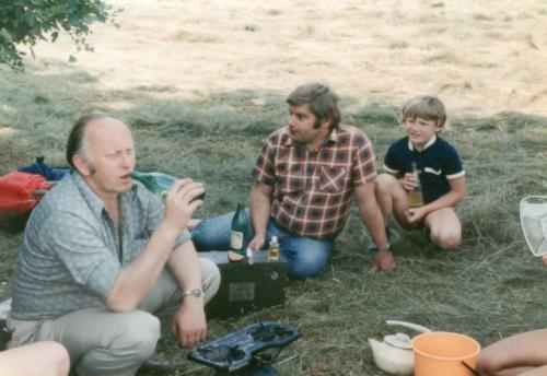 Vašek Antoš OK1ARP a Jirka Podlipný OK1MZO se synem Jirkou