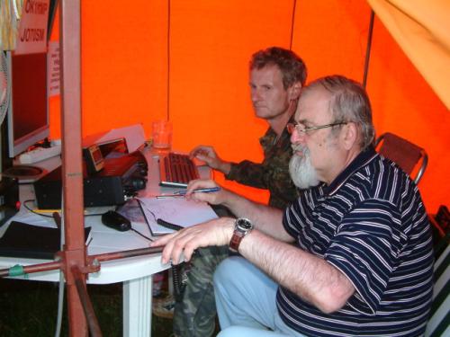 Anténu směroval Honza Cuc OK1JC, zapisoval Martin Kobrle OK1TKN