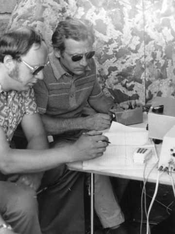 Zapisuje Honza Huryta OK1MNV a u klíče Míla Jůza OK1DMJ