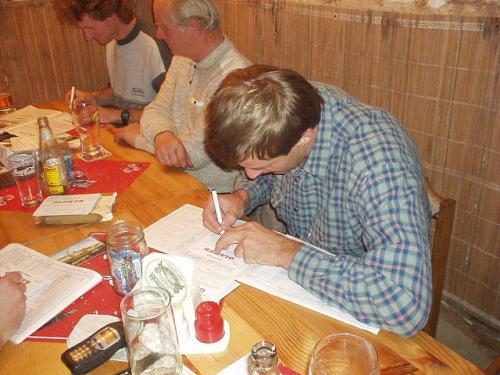 Vyplňují Petr Knap OK1AKI pod dozorem Františka Hejtmana ex OK1HKW a Martin Kobrle OK1TKN