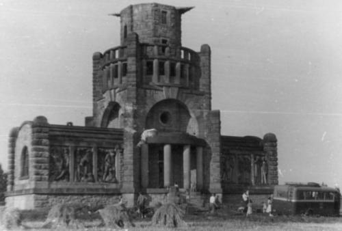 Masarykova věž samostatnosti v Hořicích po skončení závodu