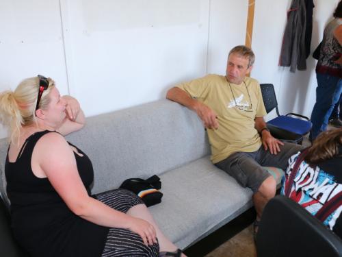 Veronika OK1ZLO a Petr OK1AKI otestovali novou pohovku