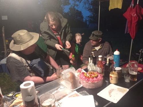 Za chvíli se půjde spát. Vláďa OK1FUJ, Anička, Karolína a Petr OK1AKI