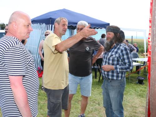 Vláďa OK1FUJ, Petr OK1AKI, Pepa OK1MKD a Béda OK1FXX řešili další postup rekonstrukce