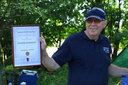 Honza OK1MNV převzal ocenění za dlouholeté výsledky