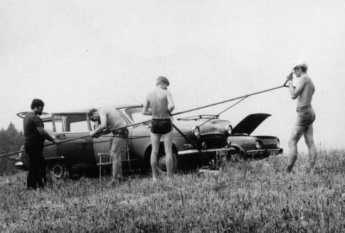 Na přípravě výstavby antény na Krkonošské vyhlídce se podíleli Honza Cuc OK1JJC, Honza Huryta OK1MNV, Ota Knap ml. a Petr Knap OK1AKI