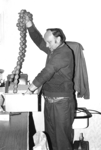 Při přípravě občerstvení Vašek Antoš OK1ARP