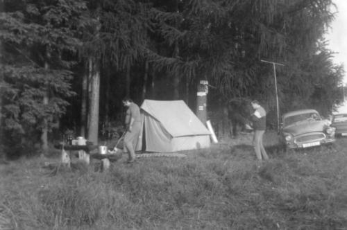 Pohled na část tábořiště - Honza Cuc OK1JJC a Honza Huryta OK1MNV