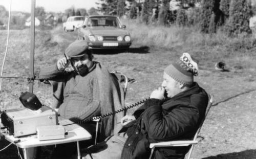 U mikrofonu Honza Huryta OK1MNV, anténu směruje Honza Cuc OK1JJC