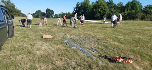 Balíme. Ondra a Roman OK1NPF, Ota OK1XAV, Štěpánka, Martin OK1TKN, Vítek a Anička, Vláďa OK1FUJ, Mikuláš, Honza OK1MNV, Lída a Kuba