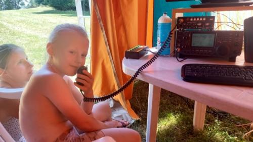 Mikrofon po něm převzala Karolína