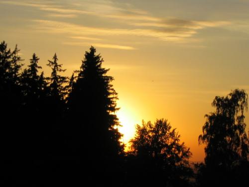 Západ slunce na kopci