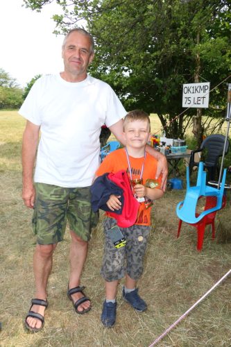 David a Petr OK1AKI s pohárem za Výsledky v PDM 2024.