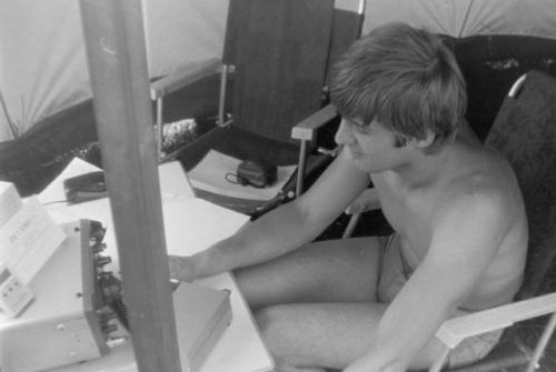 Petr Knap OK1AKI při práci na stanici